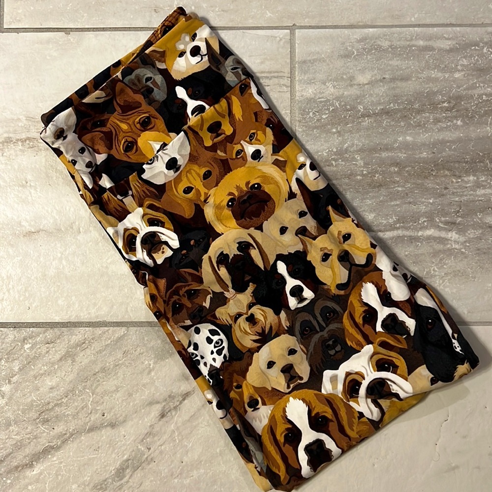 Lularoe EUC Tall and Curvy leggings, dog print